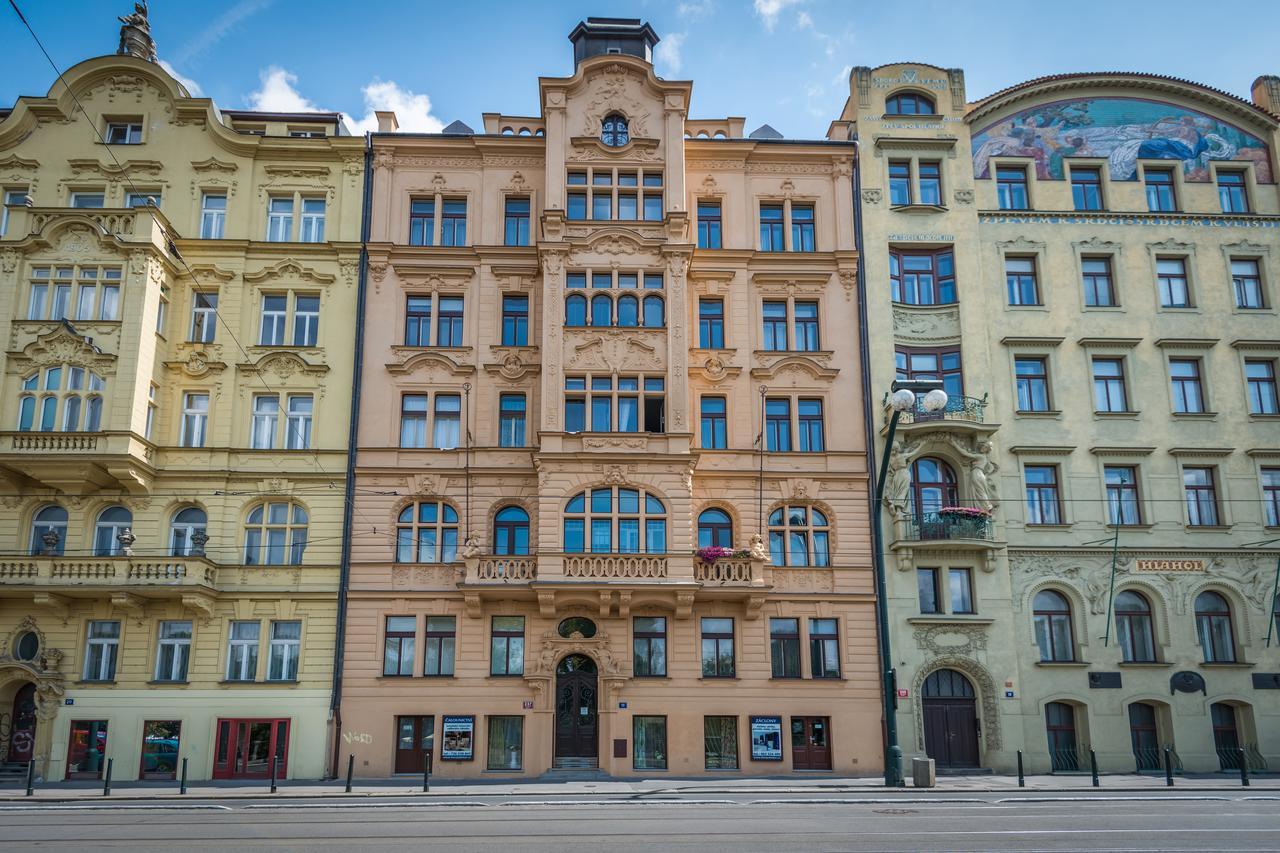 Riverside Apartment With A Balcony Prag Eksteriør billede