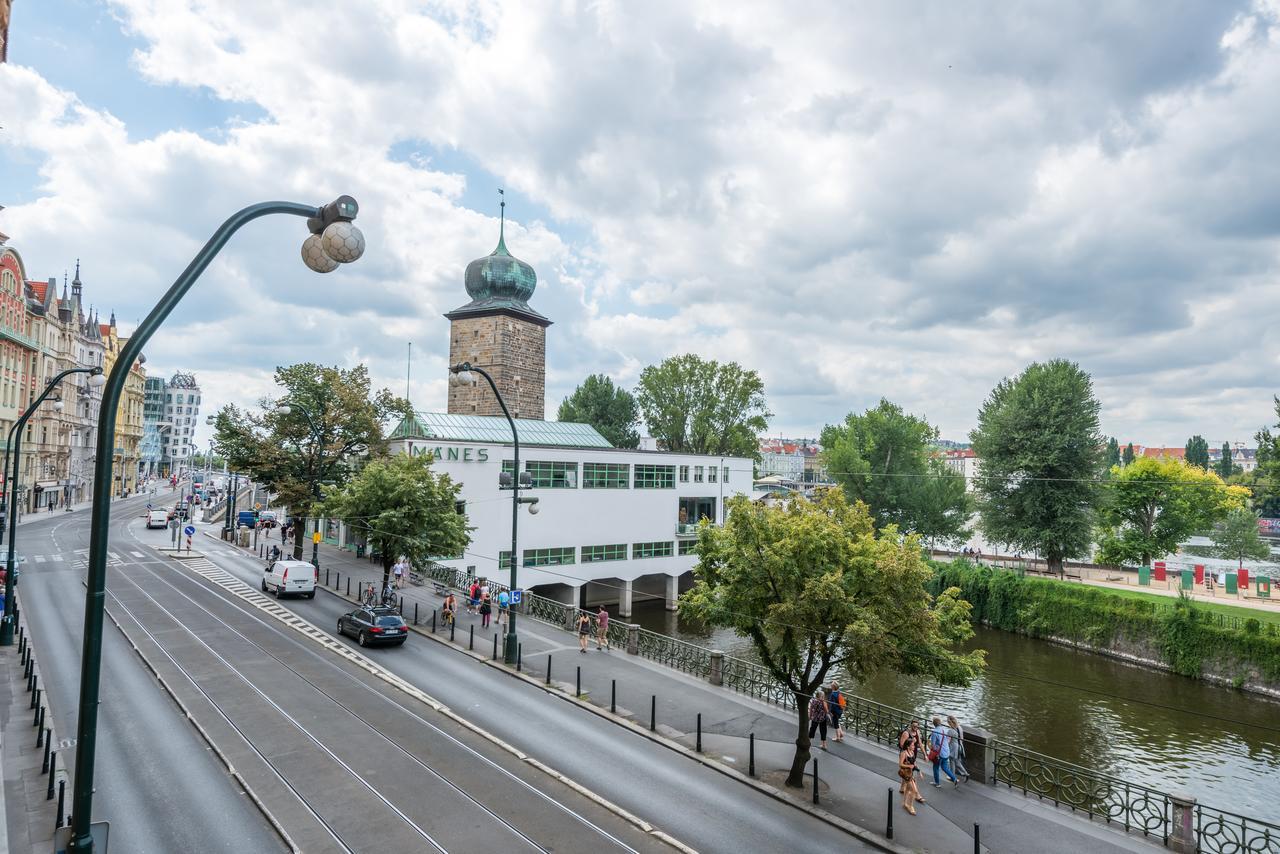 Riverside Apartment With A Balcony Prag Eksteriør billede