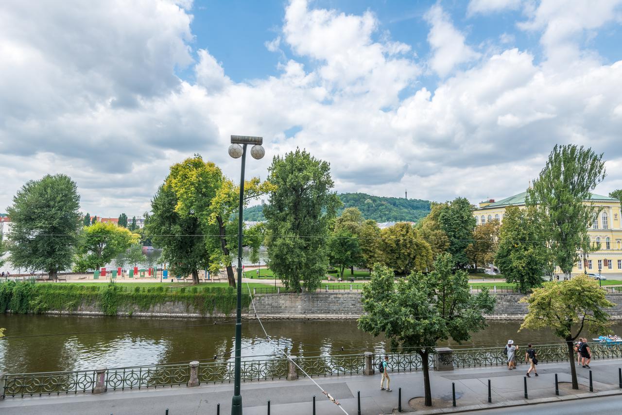 Riverside Apartment With A Balcony Prag Eksteriør billede
