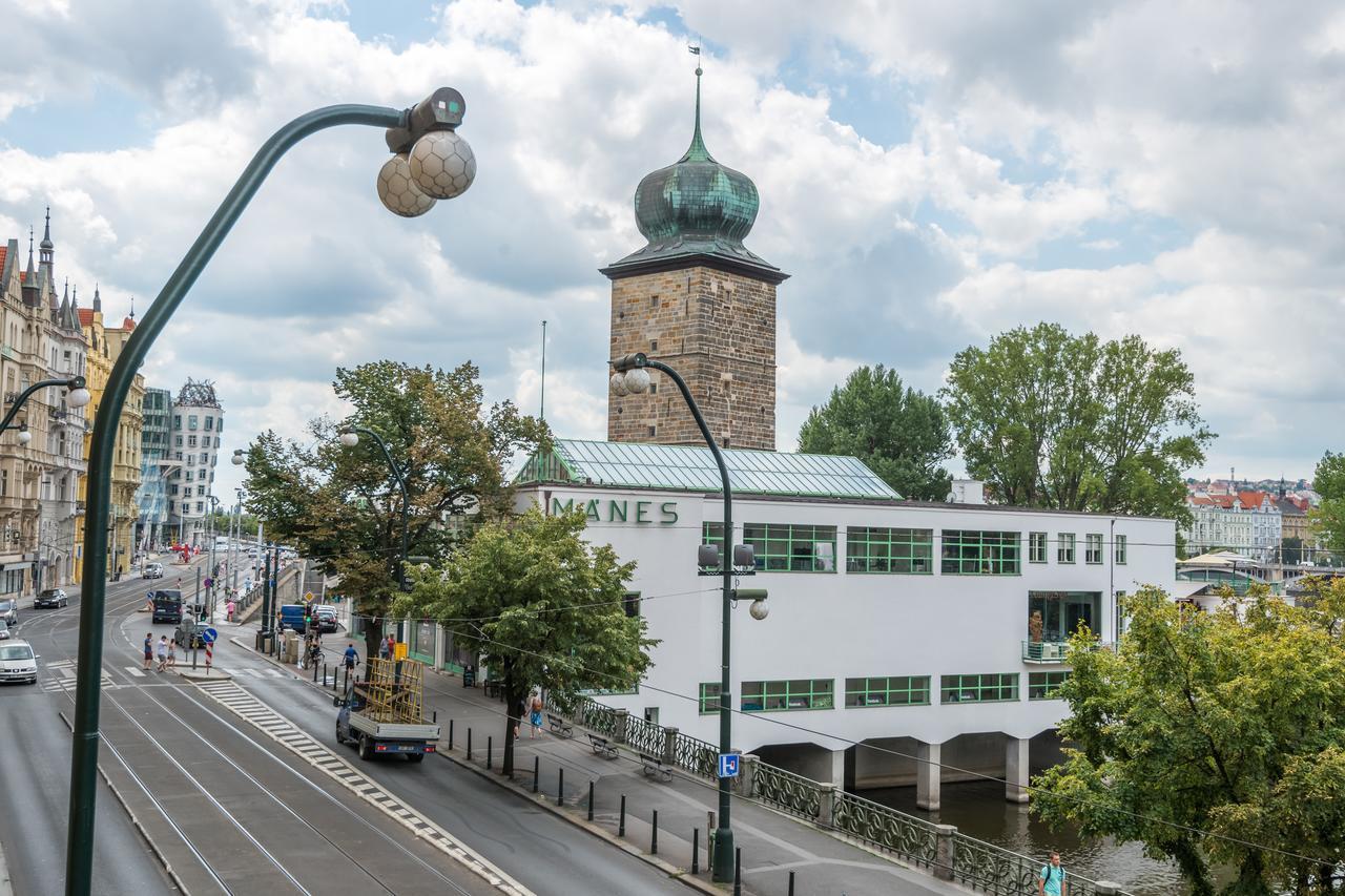 Riverside Apartment With A Balcony Prag Eksteriør billede
