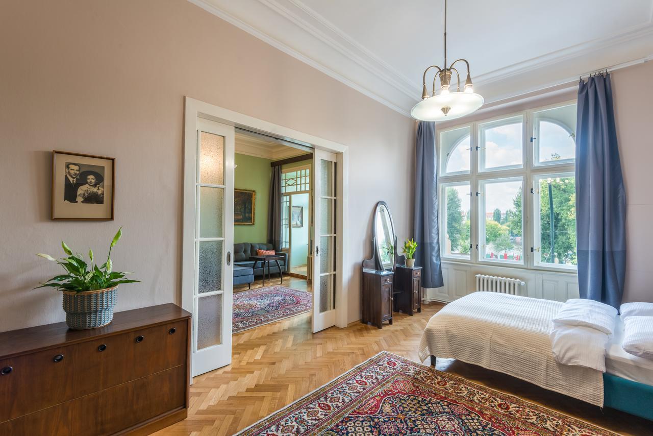 Riverside Apartment With A Balcony Prag Eksteriør billede